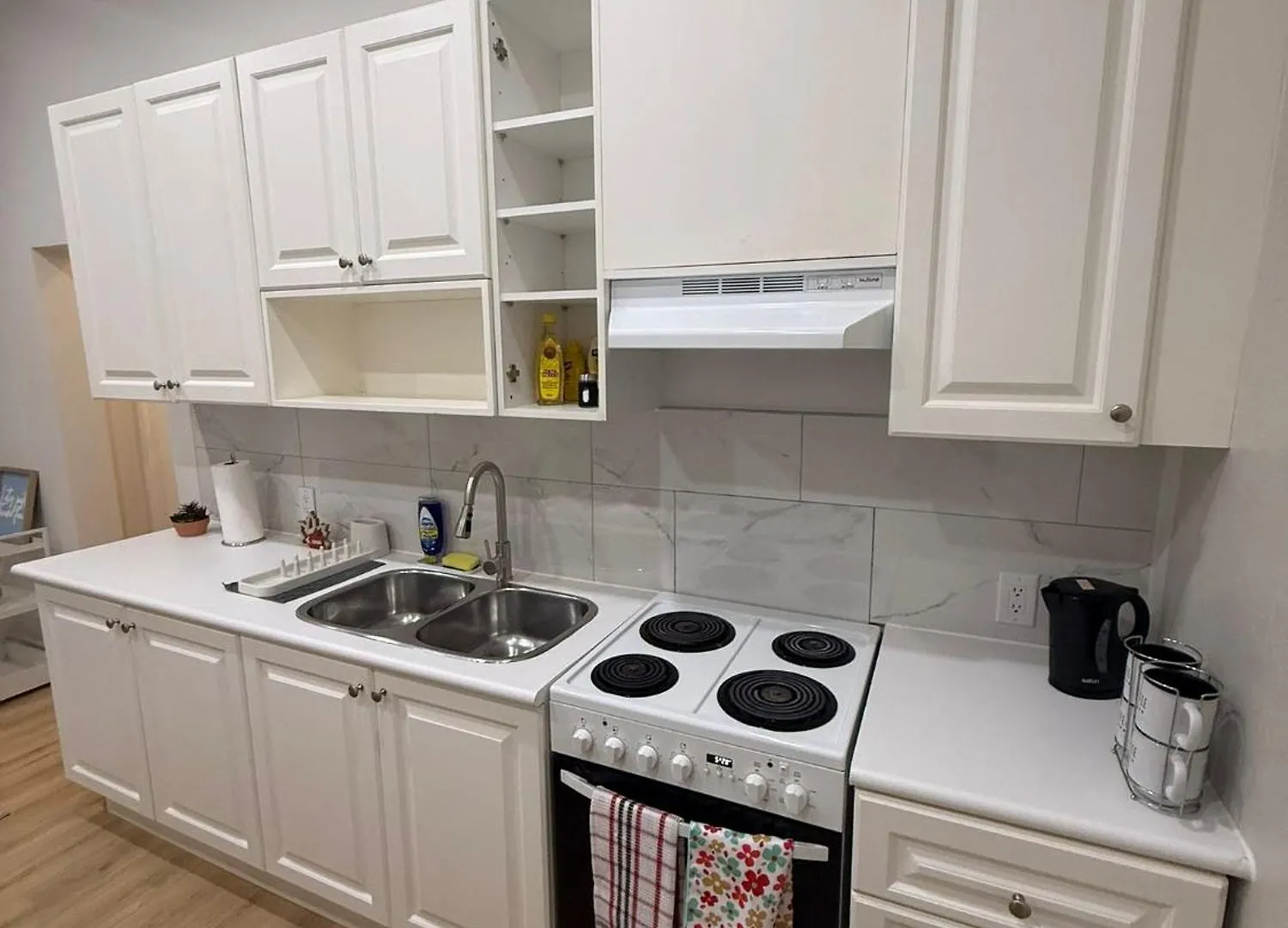 Maple Leaf Stay-Walk To Uoft,Dt,Street Cars,Bars,Rom-Free Wifi Toronto