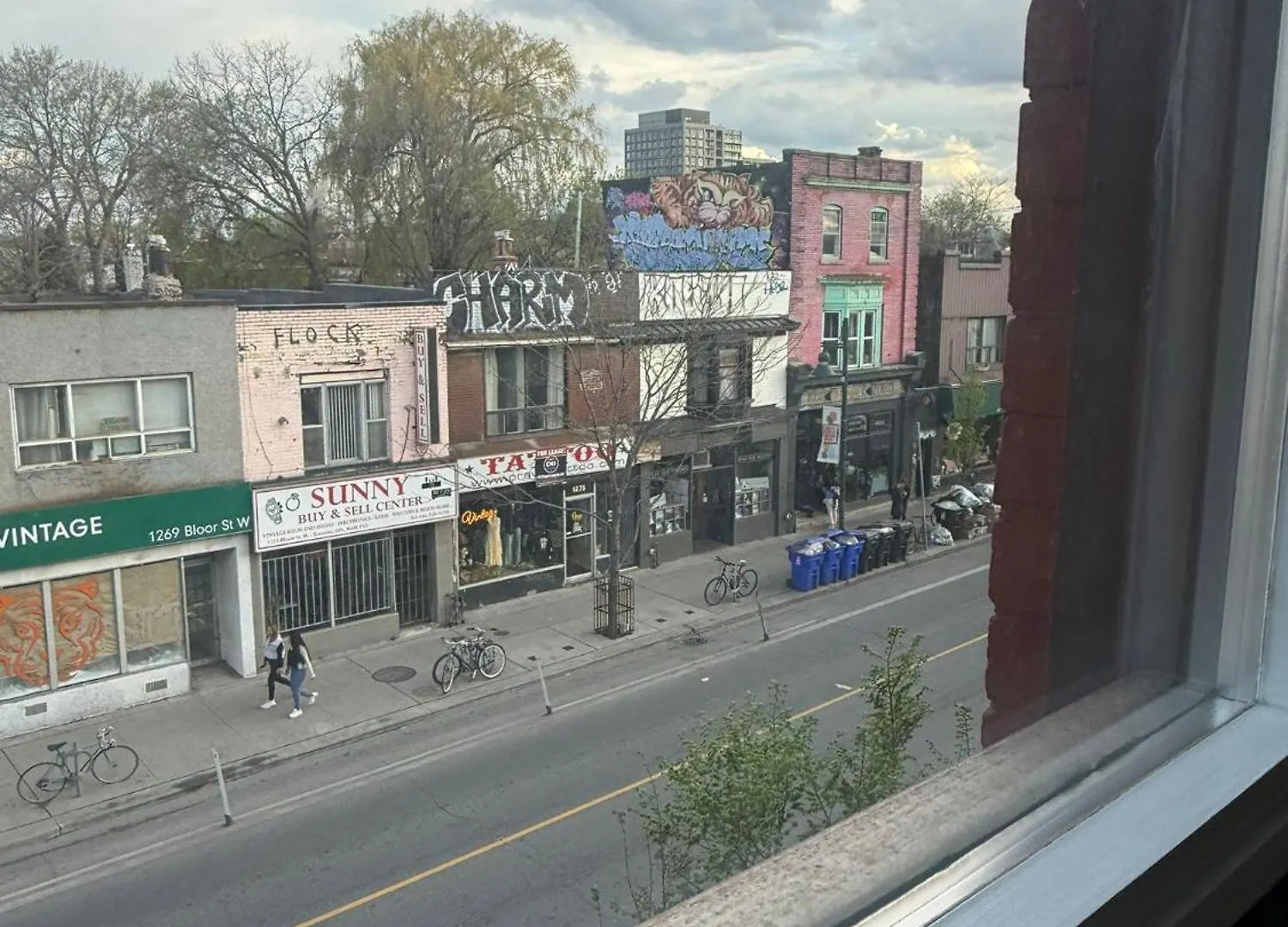 Homestay Maple Leaf Stay-Walk To Uoft,Dt,Street Cars,Bars,Rom-Free Wifi Toronto Canada