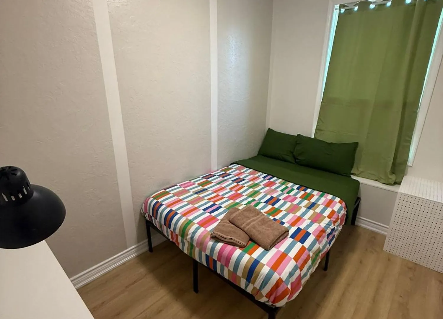 Maple Leaf Stay-Walk To Uoft,Dt,Street Cars,Bars,Rom-Free Wifi Toronto
