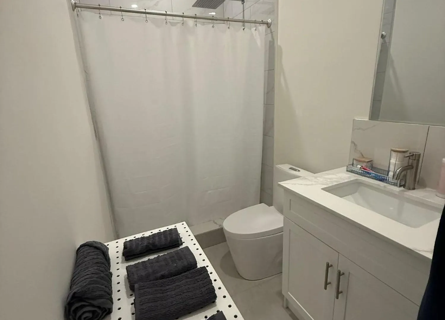 Homestay Maple Leaf Stay-Walk To Uoft,Dt,Street Cars,Bars,Rom-Free Wifi Toronto